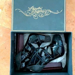 Black mules from Alejandro Ingelmo